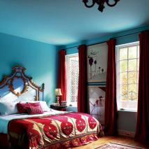 Интерьер спальной комнаты с элементами классики.